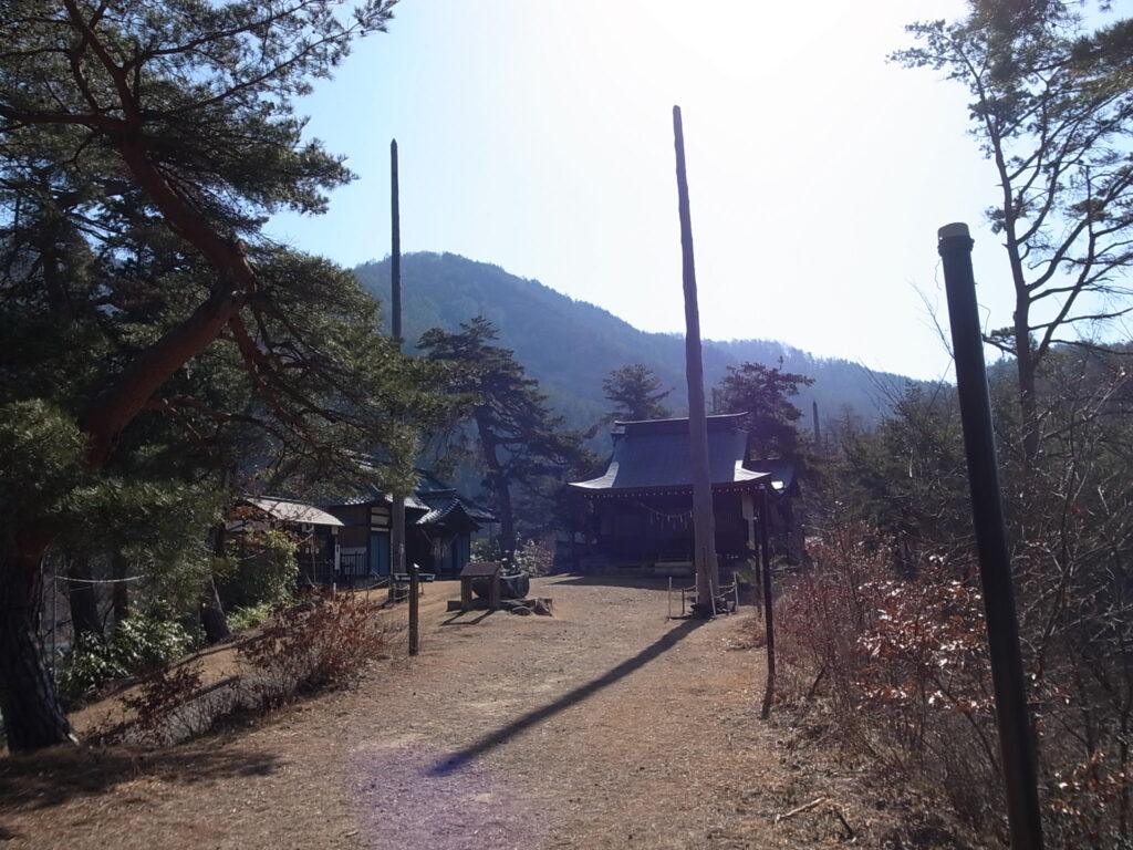 千鹿頭神社のお宮と御柱