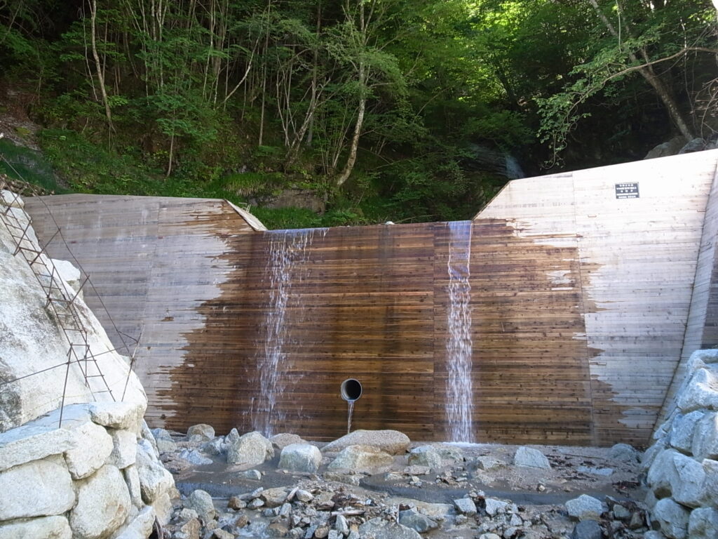木製の砂防ダム